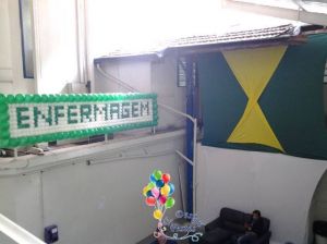Decoração com malha Tensionada nas cores verde e amarela realizada no Hospital São Vicente de Paulo em Jundiaí