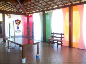 Decoração com malha tensionada.
