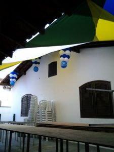 Decoração com tema Brasil (verde, amarelo, azul e branco) realizada em Jundiaí