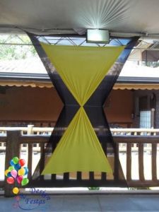 Decoração interna do Recanto Feliz em Jundiaí utilizando malha tensionada. Foram feitas ampulhetas nas cores da Alemanha.