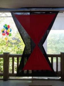 Decoração interna do Recanto Feliz em Jundiaí utilizando malha tensionada. Foram feitas ampulhetas nas cores da Alemanha.
