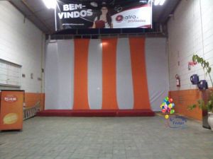 Decoração com malha (lycra) realizada na faculdade Pitágoras