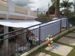 Decoração utilizando malha tensionada branca no condomínio Giorno de Sole II em Jundiaí
