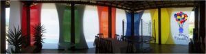 Decoração com malha tensionada. Interior do espaço decorados nas cores do Patati Patata.