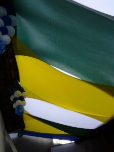 Decoração com tema Brasil (verde, amarelo, azul e branco) realizada em Jundiaí