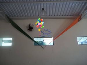 Decoração com triângulos realizada no Buffet Villa Coutto Eventos em Jundiaí