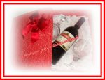 Kit Vinho Casal - Cx. tradicional + vinho 750ml + 02 taas em bero de cetin.

Obs.: Cx revestimento estilizado.