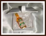 Kit: Cx + Miniatura Licor 50ml + mini taa bistrot e bero em cetin.

Obs.: Cx revestimento color plus.
