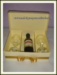 Kit vinho casal: Cx. trad. + m. vinho 250ml  +  2 Taas + bero em cetin

Obs.: Cx revestimento em color plus.