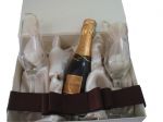 Kit livro Casal chandon

Cx Livro personalizada + M. Chandon + 02 Taas e bero em cetim
Obs.: Cx revestimento em color plus metalizado.