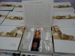 Kit livro Casal chandon

Cx Livro personalizada + M. Chandon + 02 Taas e bero em cetim 
Obs.: Cx revestimento em color plus.