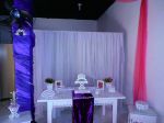 Mesa provençal grande com cortinado no suporte painel