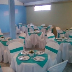 Decoração de salão para festa de casamento
