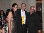 O Presidente da Associação Médica de Nova Iguaçu, Dr. Hildoberto Carneiro de Oliveira, e a Banda Fugitivos de Tokyo, na festa de confraternização da ASSOMEDNI, no Nova Iguaçu Country Club.