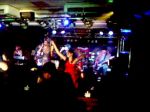 A debutante Laisa Padão e a Banda Fugitivos de Tokyo.
