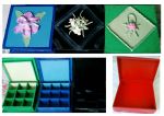Porta Bijouterias em MDF. Com um compartimento. Pode ser utilizado como bombonière em decoração de mesas e depois para guardar biju. Decorados com Biscuit e Craquelê.