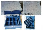 Porta bijouterias, colonial, em MDF, com dois compartimentos. Com textura e decoupagem com papel de seda.