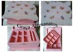 Porta bijouterias, colonial, em MDF, com dois compartimentos. Em textura e decoupagem.