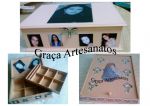 Porta bijouterias, retangular, em MDF, com dois compartimentos. Em decoupagem com fotos. O Outro, tambm, porta bijouterias em mdf, dcoupage, com um compartimento e acabamento interno em camura. 