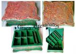 Porta bijouterias, colonial, em MDF, com dois compartimentos e espaço para anéis. Em decoupagem.