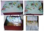 Caixa em MDF, 15x15 com tampa decorada em dècoupage. Toalha e sabonetes também decorados em dècoupage.