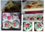 Caixa em MDF, 15x15 com tampa decorada em dècoupage. Toalha e sabonetes também decorados em dècoupage.