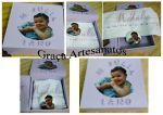 Caixa em MDF, 15x15cm, pintada e com a tampa em dècoupage com foto. Toalha bordada em ponto cruz com acabamento e passa fita com fita e tira bordada e sabonete também decorados em dècoupage com foto.