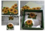 Caixa em MDF, 15x15cm, pintada e com a tampa decorada em dècoupage. Toalha e sabonete também decorados em dècoupage.