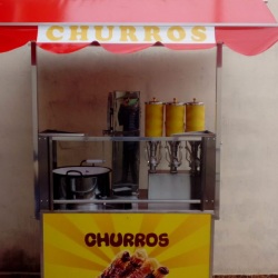 Carrinho de churros gourmet, mini quiosque paraponto fixo e garagem