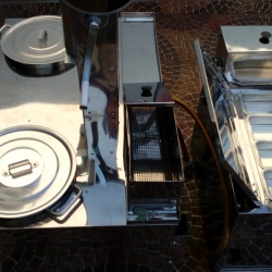kit em (L) 2 PEÇAS - KIT CHURROS COM 4 DOCEIRAS; EM AÇO INOX, PARA TOWNER
TAMANHO: 95cmX 60cm (codigo - kcg4)