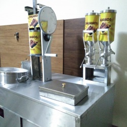 KIT CHURROS COM 2 DOCEIRAS; EM AÇO INOX. SERVE PARA TODO TIPO DE CARRO GRANDE - .
TAMANHO: 95cmX 60cm (codigo - kcg2)
