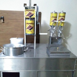 KIT CHURROS COM 2 DOCEIRAS; EM AÇO INOX. SERVE PARA TODO TIPO DE CARRO GRANDE - .
TAMANHO: 95cmX 60cm (codigo - kcg2)