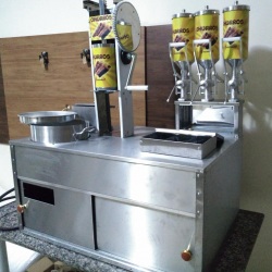 KIT CHURROS COM 3 DOCEIRAS; EM AÇO INOX. SERVE PARA TODO TIPO DE CARRO GRANDE - .
TAMANHO: 95cmX 60cm (codigo - kcg3)