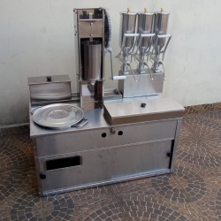 KIT CHURROS COM 3 DOCEIRAS; EM AÇO INOX. SERVE PARA TODO TIPO DE CARRO GRANDE - .
TAMANHO: 95cmX 60cm (codigo - kcg3)