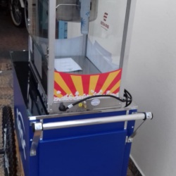 CARRINHO DO NOSSO CLIENTE SESC
Carrinho de pipoca gourmet modelo retro IDEALMAQ
com a m�quina de pipoca el�trica da marca braesi