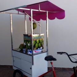 Food bike com máquina de água de coco (gela coco) em aço inox, com saída para água gelada e natural - codígo fmac