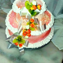 bolo de casamento com chantilly decorado