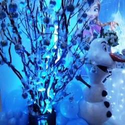 arvore francesa com maça do amor da frozen.