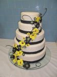 Bolo de casamento com flores em preto e amarelo  20