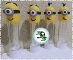 tubete dos minions em biscuit