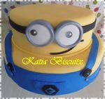 bolo falso dos minions em biscuit