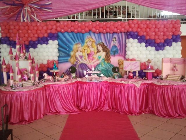 Barbie Escola de Princesas - Mesa de Jantar 