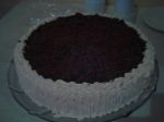 bolo de chocolate com cobertura de chantilly