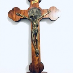 AR1959.Crucifixo So Bento c/ Base 20cm
R$26,40