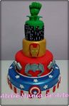 Bolo cenogrfico vingadores.
Com cores peroladas.