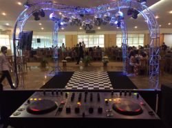 Casamento Larissa e Sidney Pacote Ouro - Estrutura em X, dia 16/12/2017 - Dj Rafael Gama & Ourosom www.ourosom.com dj em vila velha, dj em vitria, dj na serra, dj em cariacica, dj para todo ES! Noiva, casamento