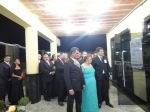 Mizael orienta os pais da noiva.