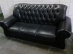 LOCAO DE SOFA PRETO 2 E 3 LUGARES, BRANCO 3 LUGARES, MADEIRA MAIA 3 LUGARES E UM LUGAR.