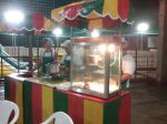 Barracas de algodo doce, hot dog e pipoca