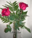 Arranjo de mesa Solitário com 2 rosas